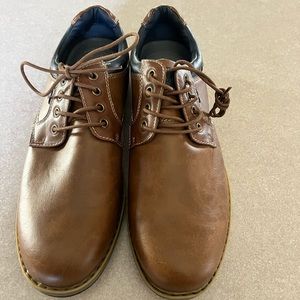 Size 10 1/2 M men’s Izod dress shoes